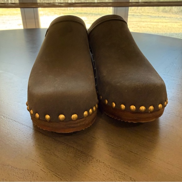 Sandgrens Rome Studded Mule Clogs – Dark Gray Nubuck Leather – Size 39 - Picture 5 of 13
